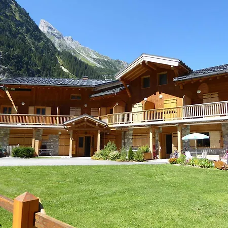 Apartment Familial Avec Parking Et Proche Des Pistes - Fr-1-464-201 *